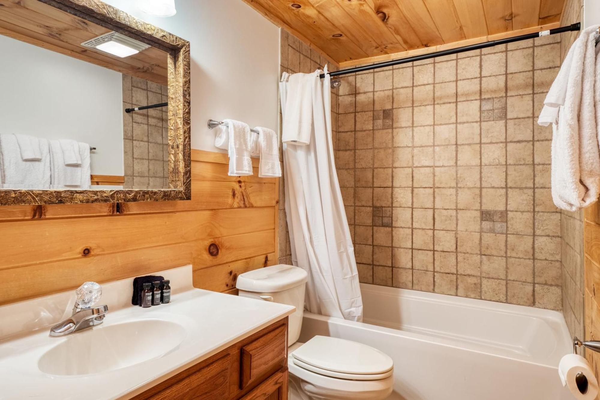Chestnut By Avantstay Mountain Cabin W Treetop Views Hot Tub Game Room Gatlinburg Esterno foto